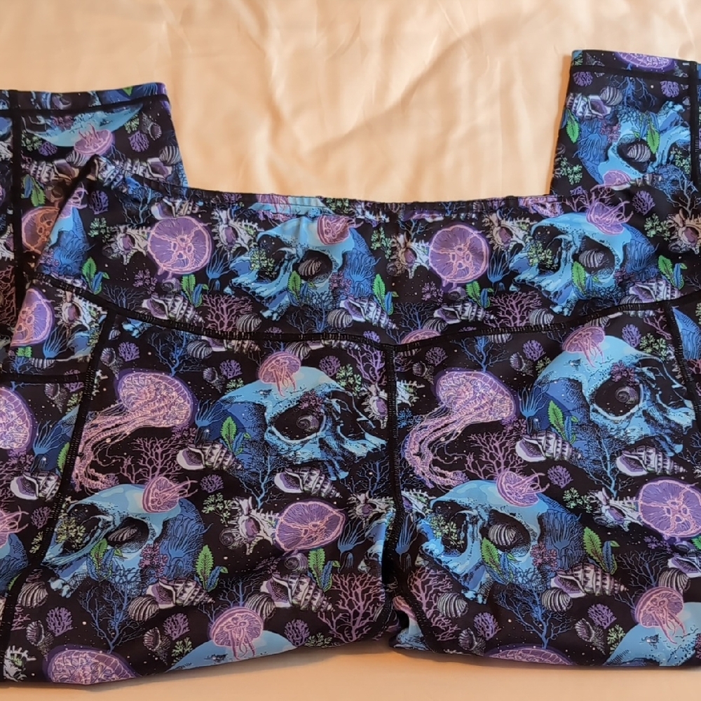 CVG - Constantly Varied Gear Jellyfish & Skulls Capri Leggings